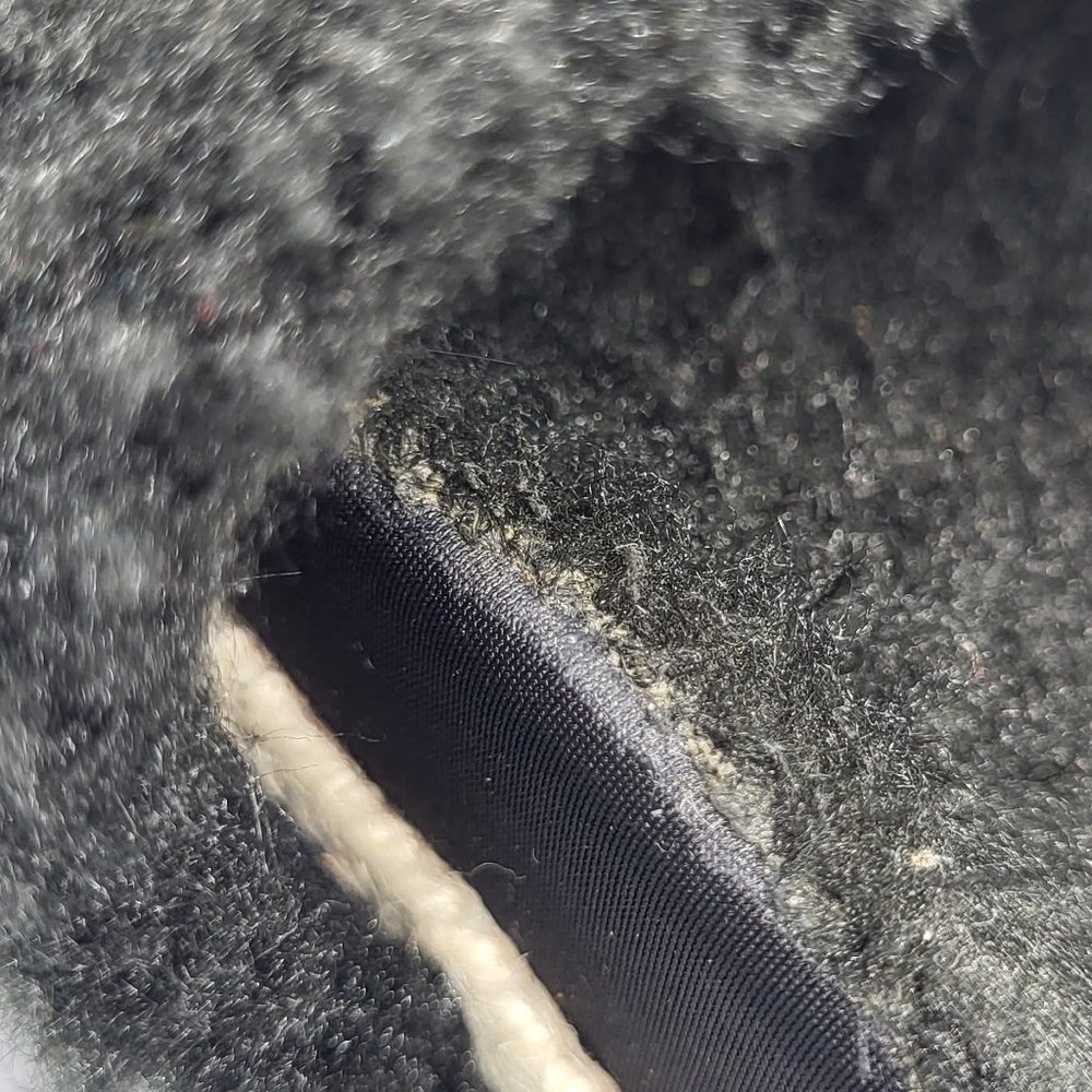 ROAM Red Lips Fuzzy Slides - Picture 11 of 12